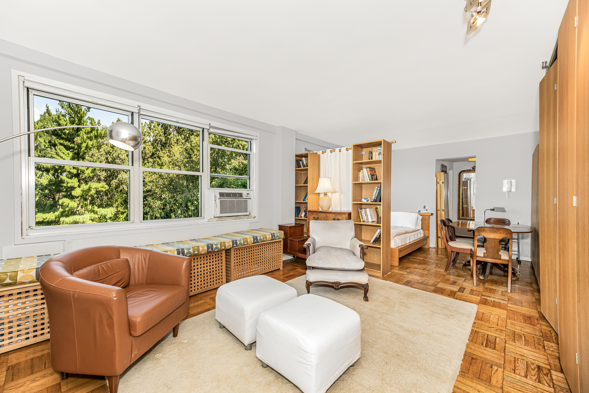 3935 Blackstone Avenue 4K — photo