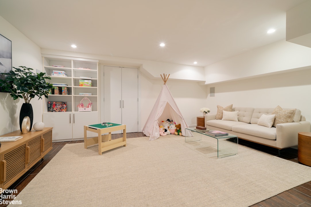 67 Henry Street 67 — photo