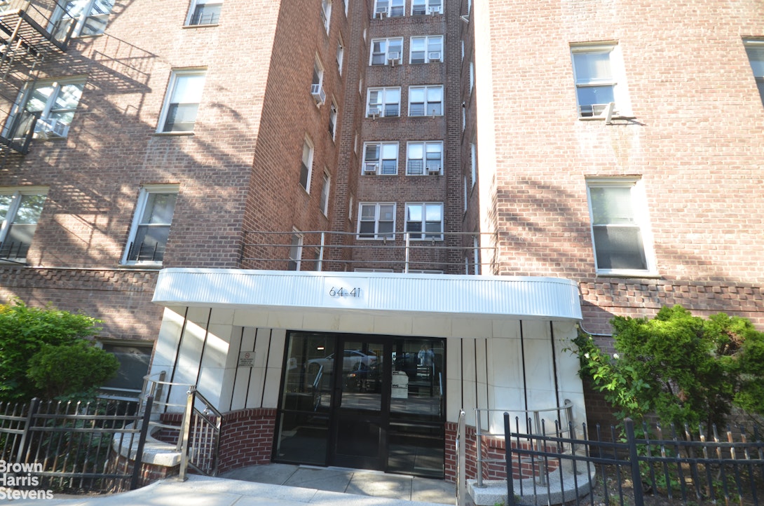 64-41 Saunders Street 604 — photo