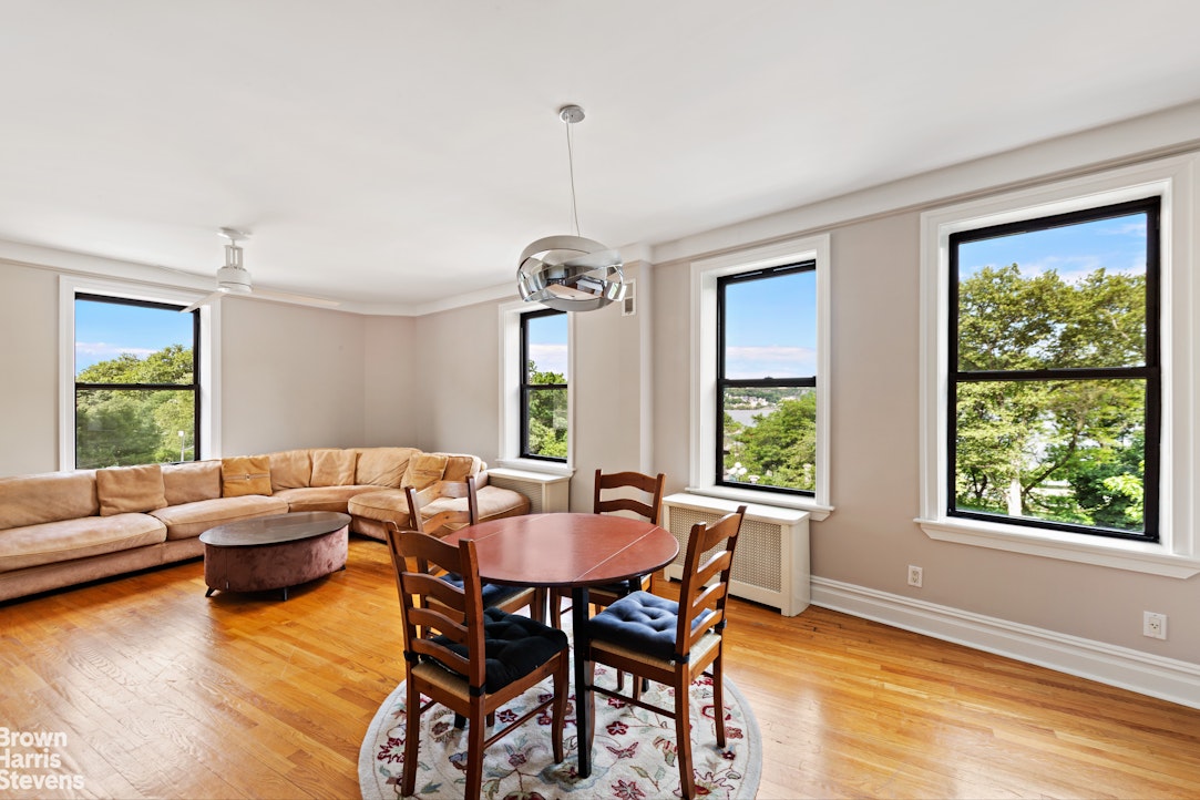 680 Riverside Drive 4Cd — photo