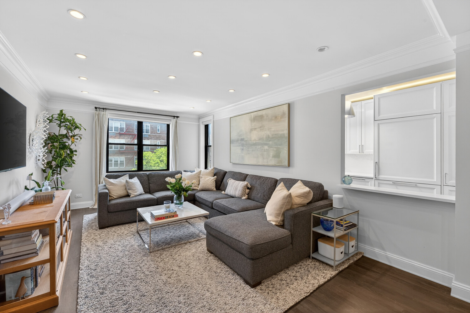 100 W 12th Street 4K — photo