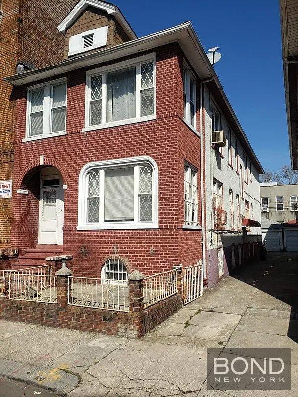 135 E 92nd Street 2 Family — photo