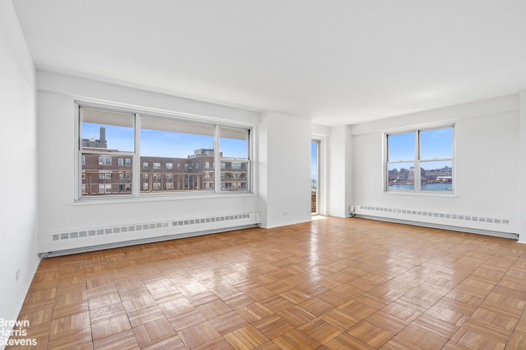 577 Grand Street F1904 — photo