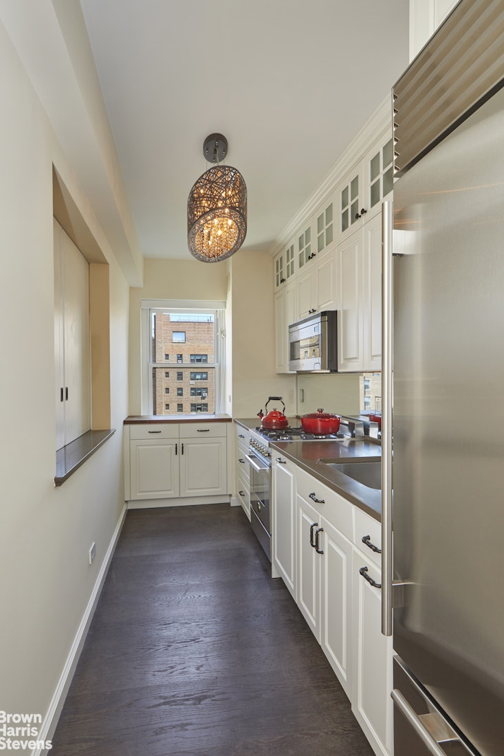 11 Riverside Drive 16Cw — photo