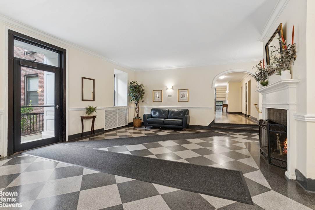 73-20 Austin Street 1E — photo