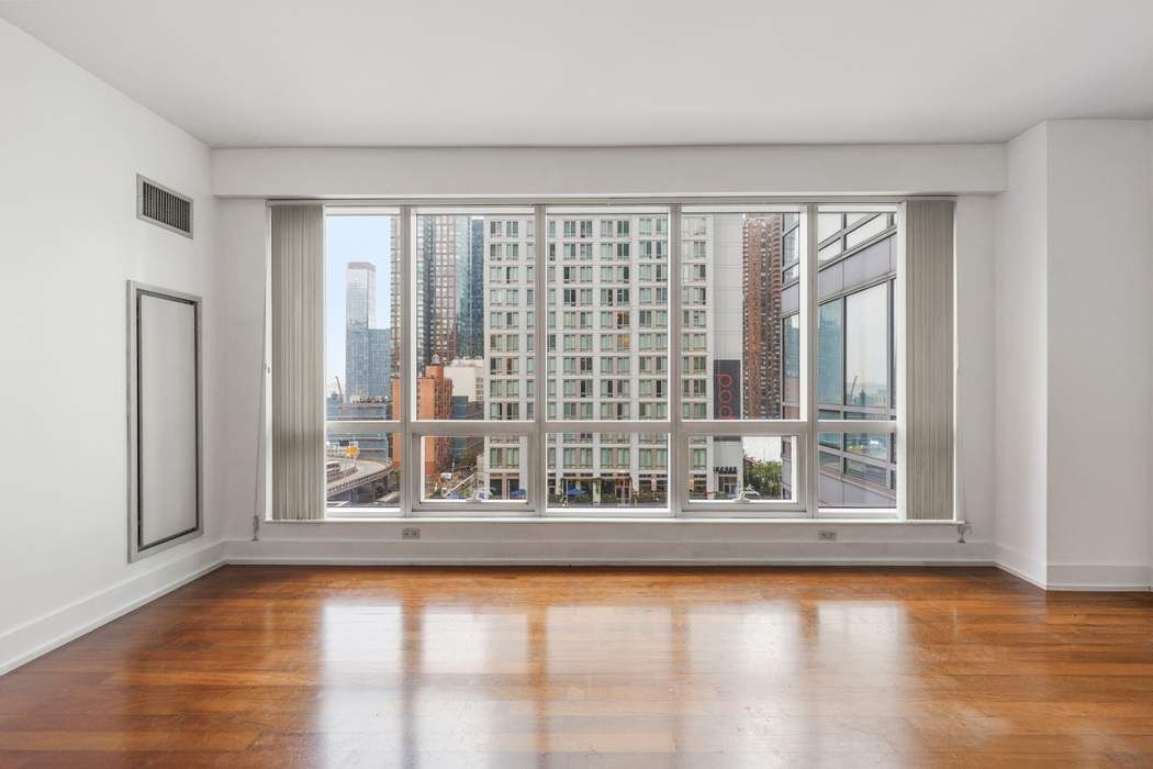 350 W 42nd Street 10M — photo