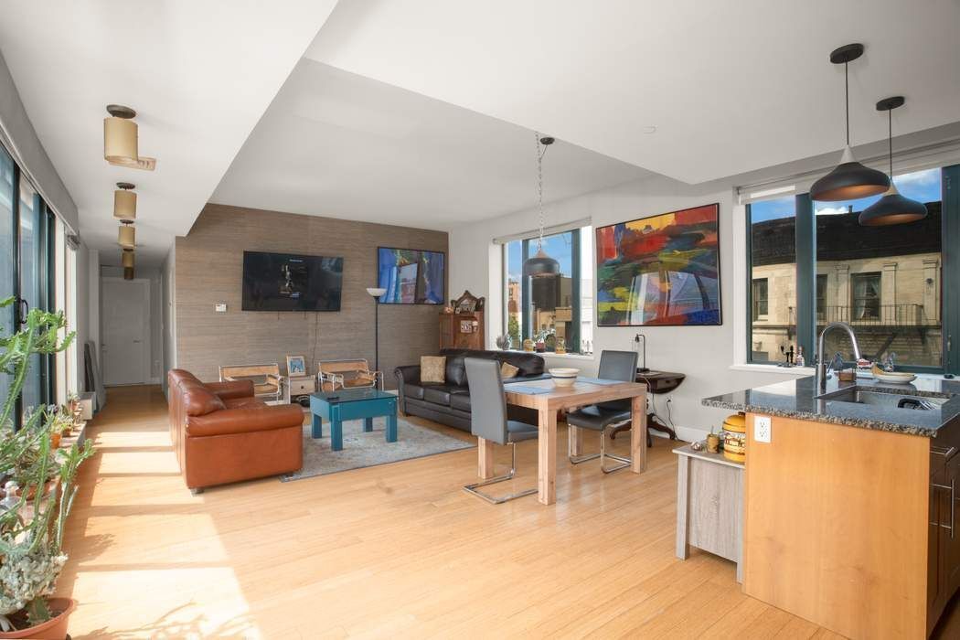 2056 5th Avenue 6D — photo