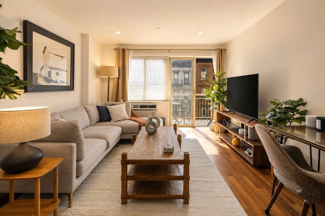 15 St Marks Place 6a — photo
