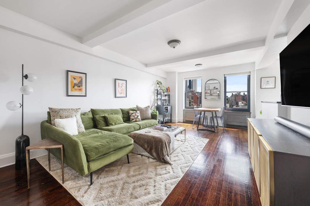 300 W 23rd Street 8G — photo