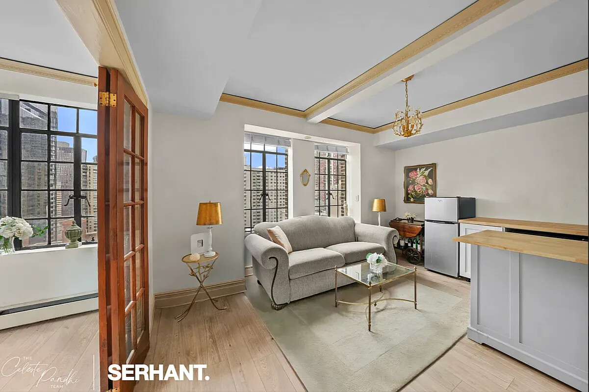 320 E 42nd Street 2318 — photo