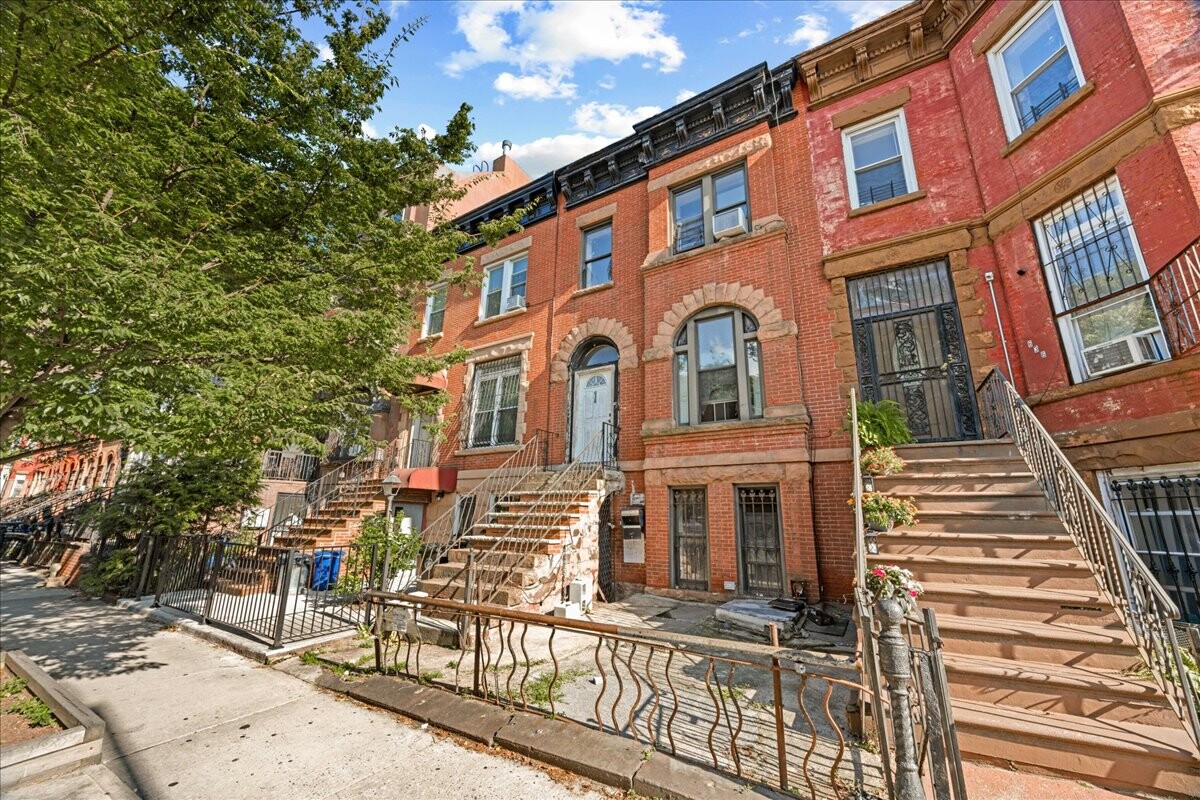 638 Halsey Street — photo