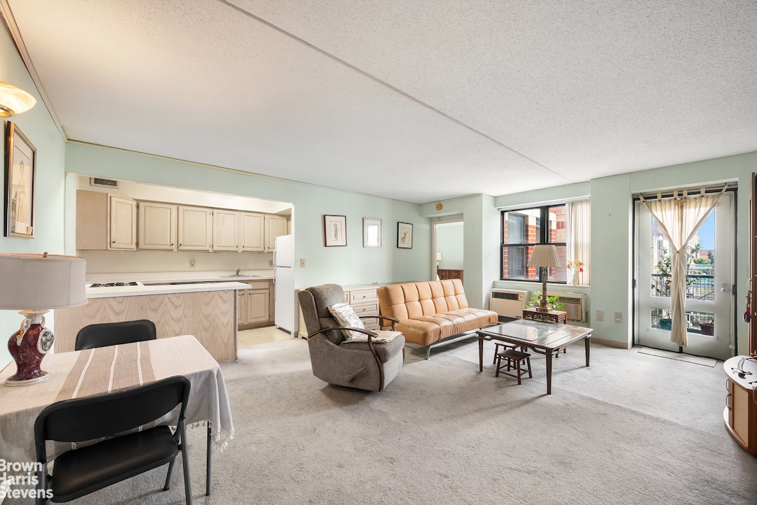 1919 Madison Avenue 614 — photo