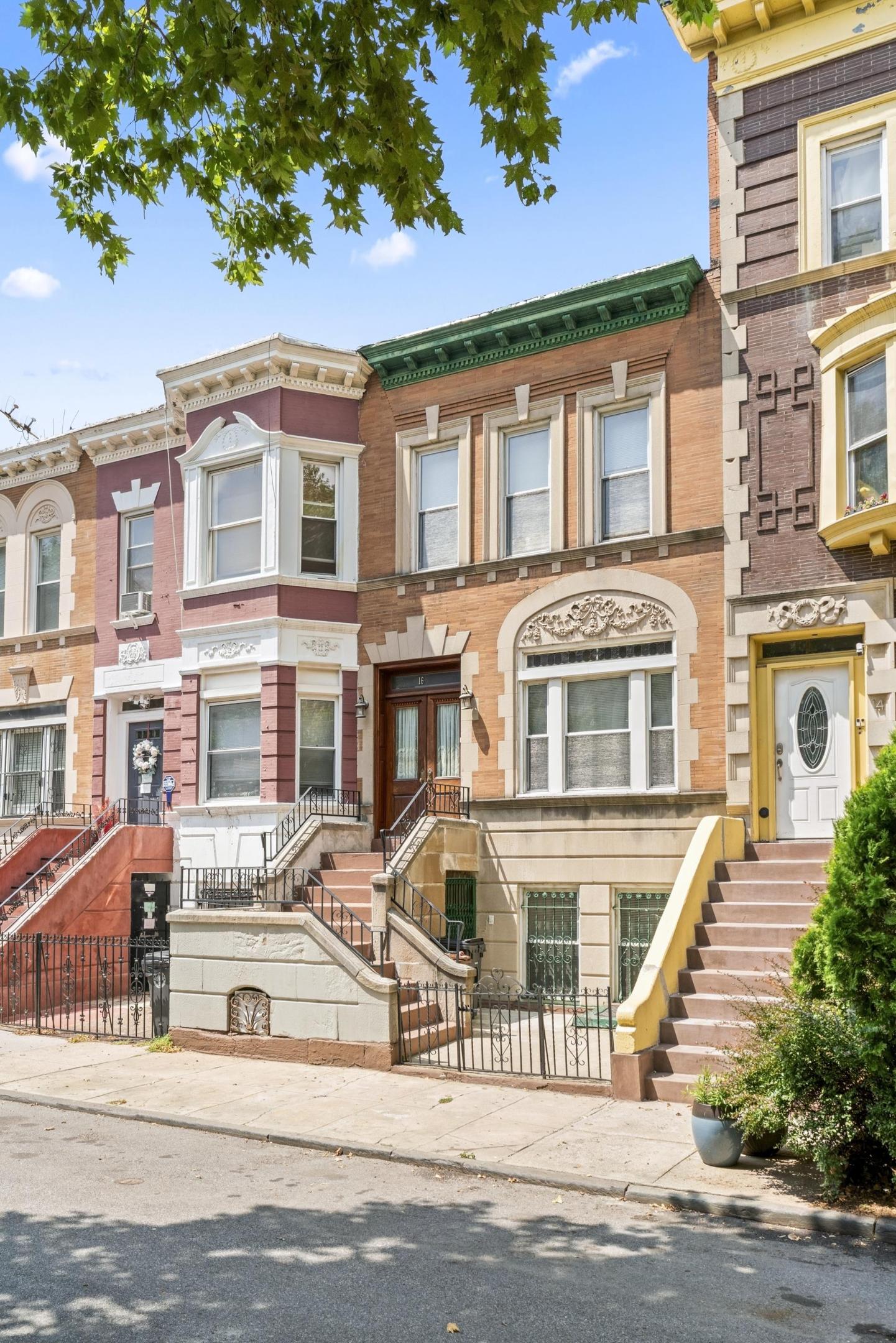 16 Virginia Place — photo