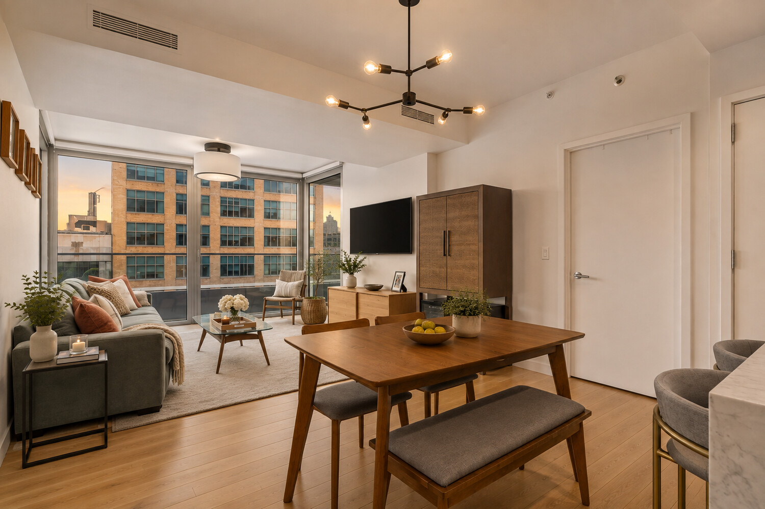 547 W 47th Street 811 — photo