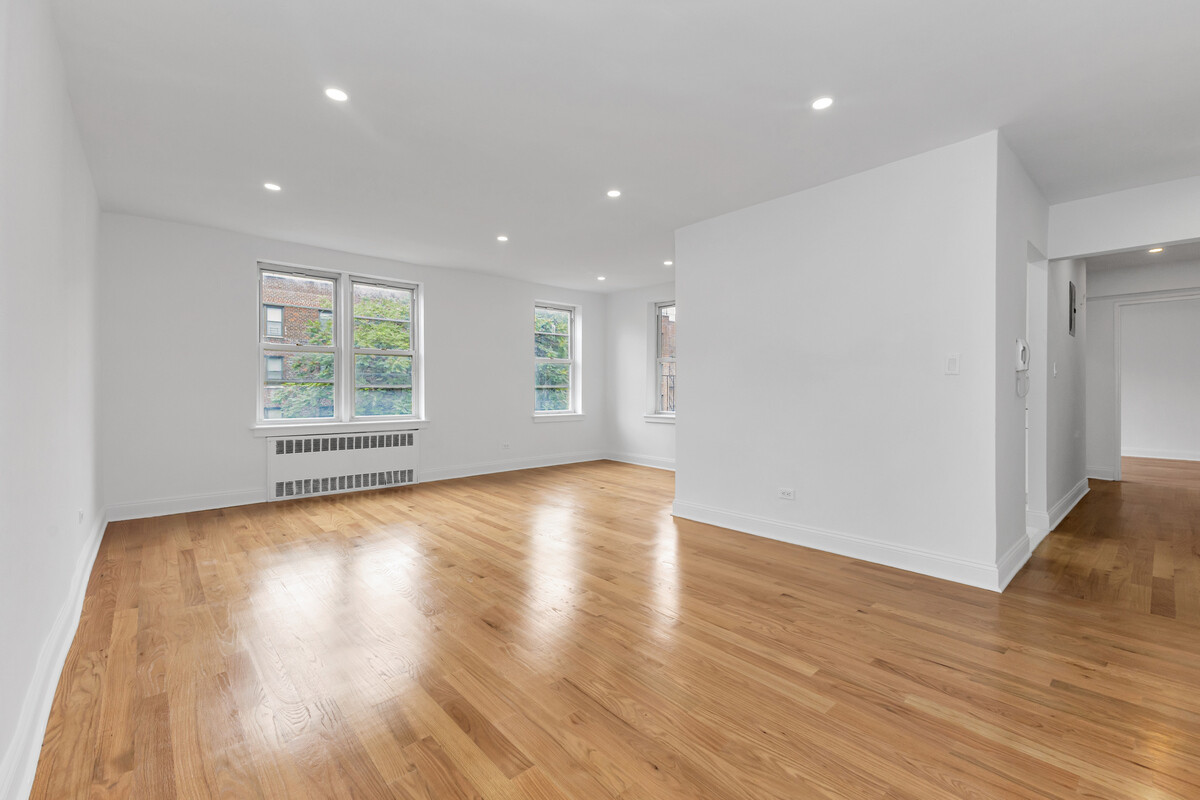 66-33 Yellowstone Boulevard Unit 5D — photo