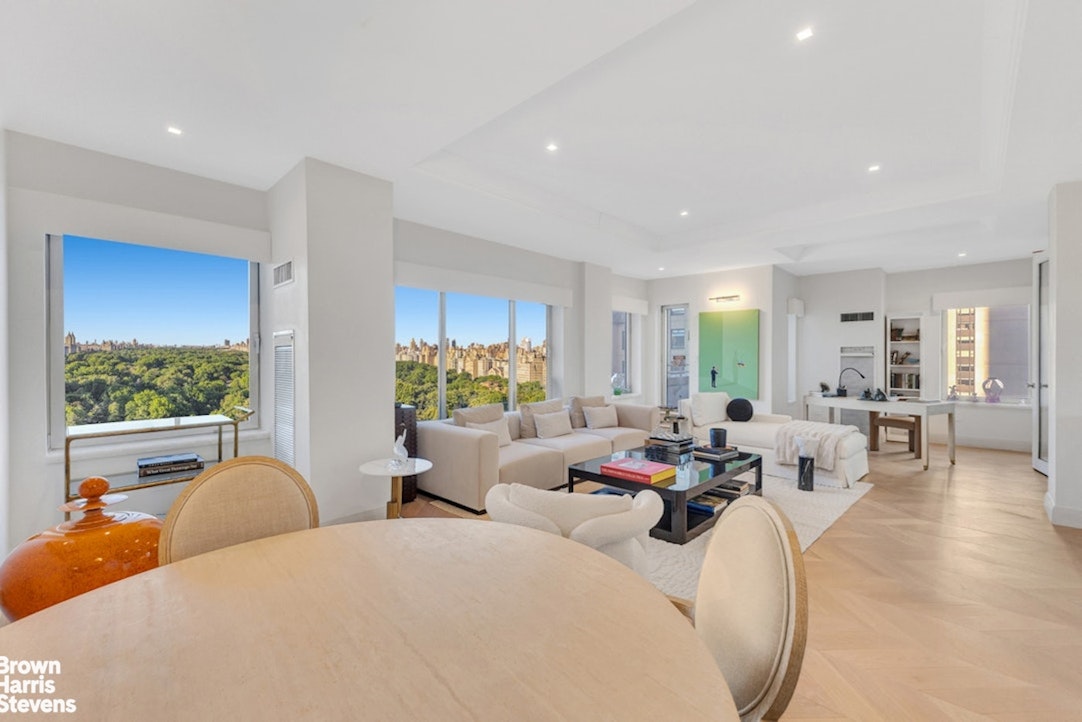 106 Central Park S 22F — photo
