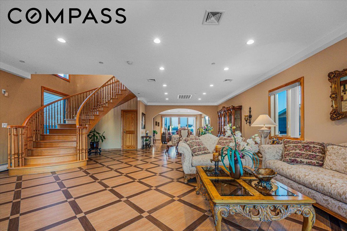 1021 Bayside 1 — photo