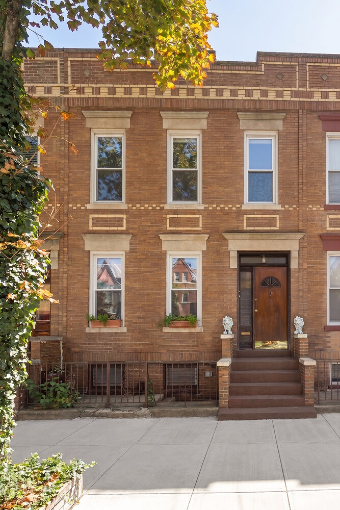 1882 Hart Street — photo