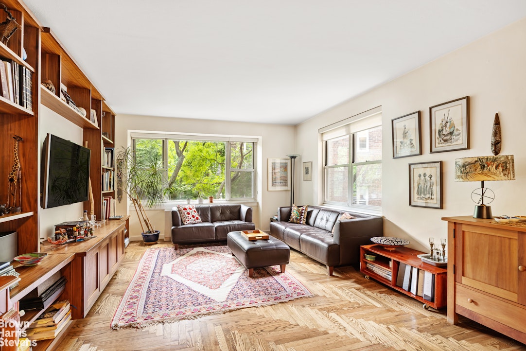 200 E End Avenue 3M — photo