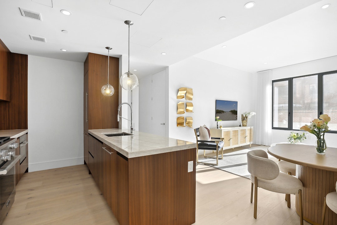 244 E 52nd Street 4C — photo