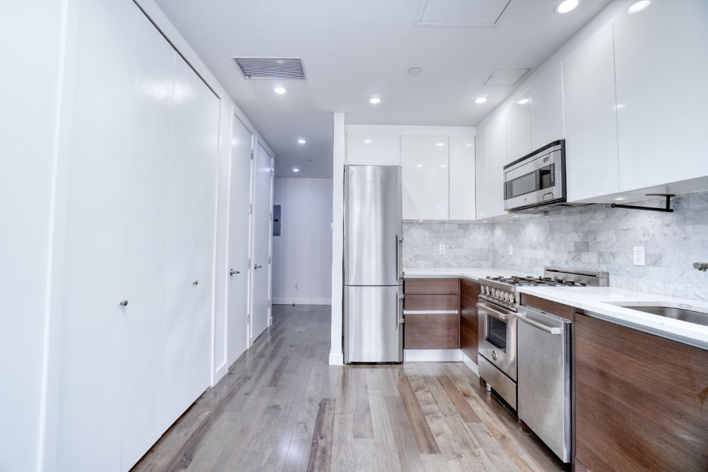 11-35 45th Avenue 3H — photo