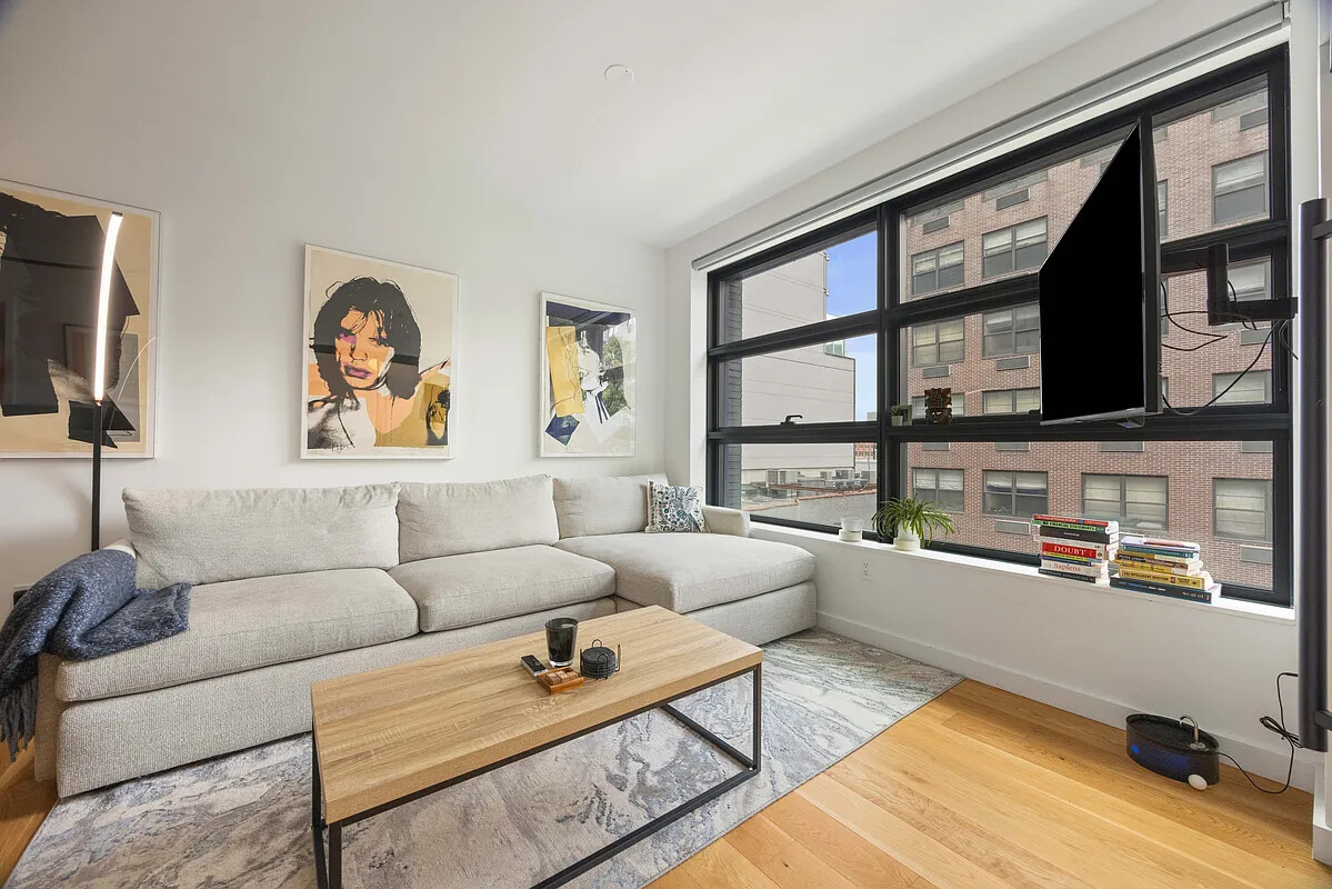 547 W 47th Street 509 — photo
