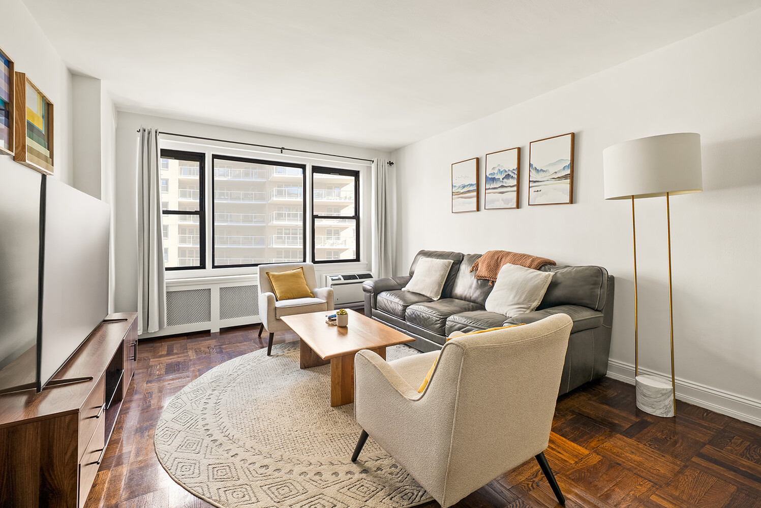 245 E 24th Street 9D — photo