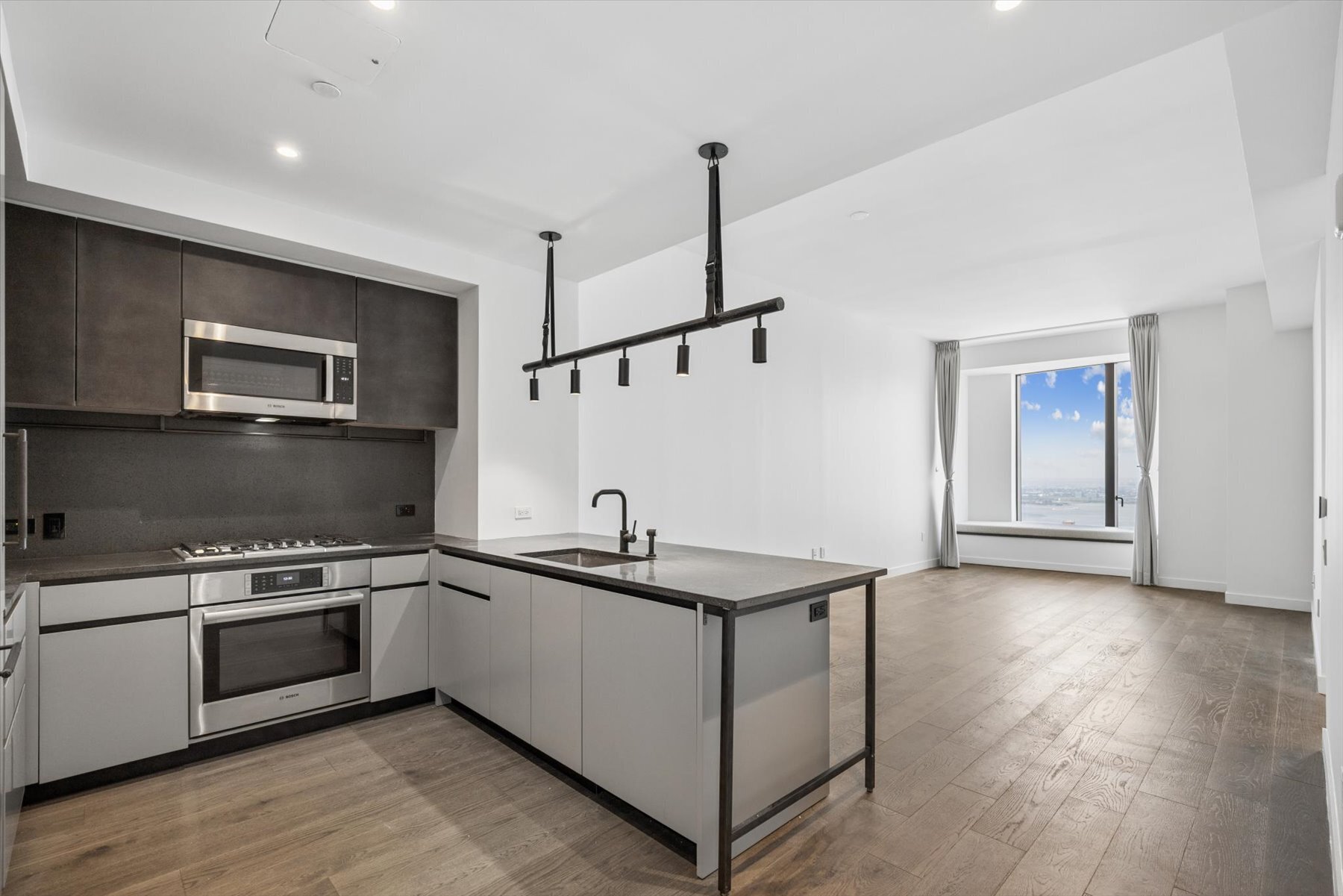 11 Hoyt Street 55K — photo