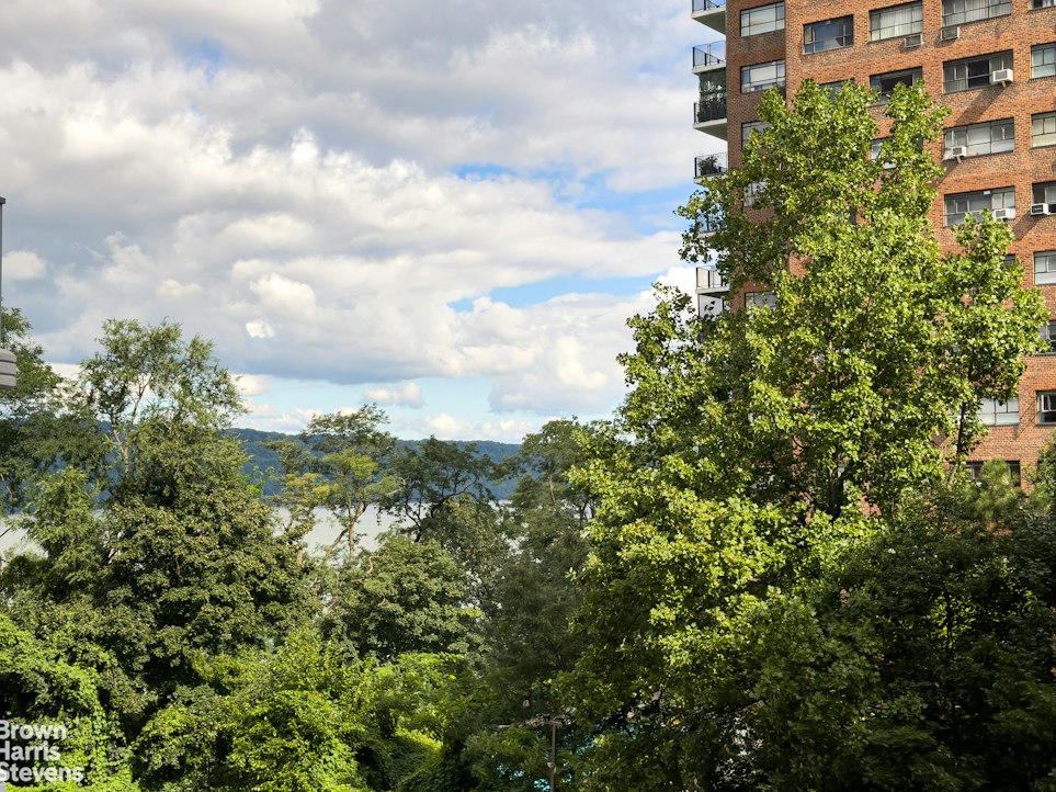 2621 Palisade Avenue Unit 1G — photo