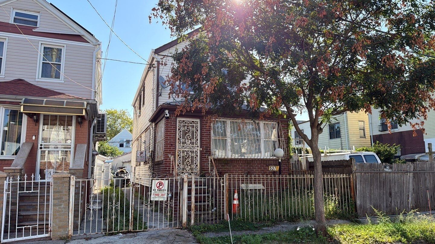 537 E 39th Street — photo