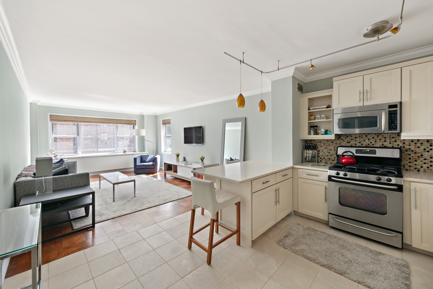 130 E 63rd Street 8D — photo