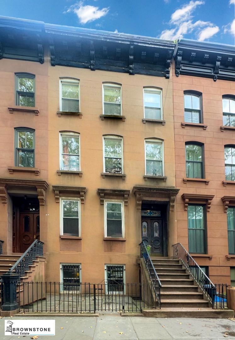 448 Henry Street — photo