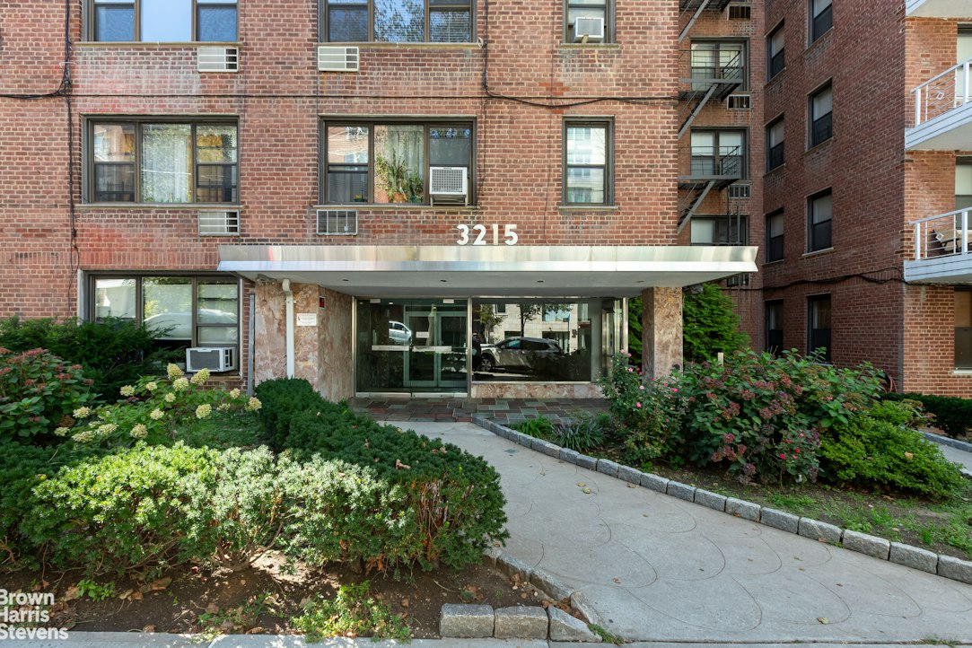 3215 Arlington Avenue Unit 2a — photo