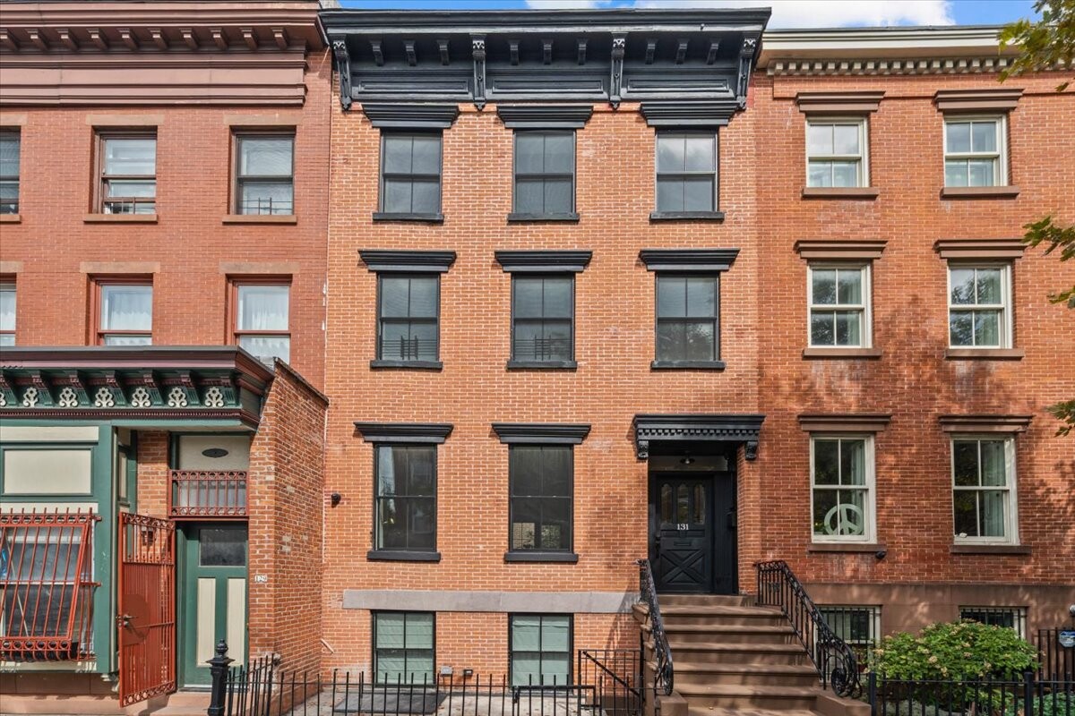 131 Kane Street — photo