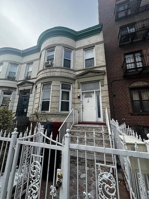 338 E 22nd Street — photo