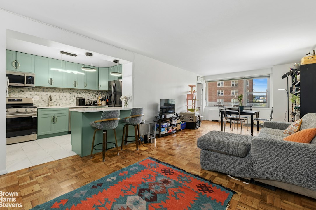 2500 Johnson Avenue 4K — photo