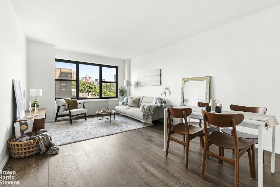33 Greenwich Avenue 8H — photo