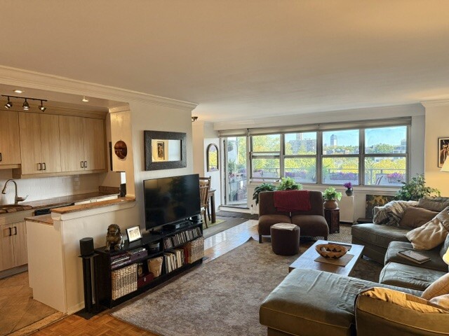 135 Ocean Parkway Unit 8R — photo