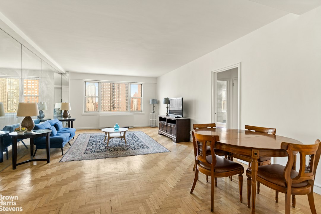 200 E End Avenue Unit 17N — photo