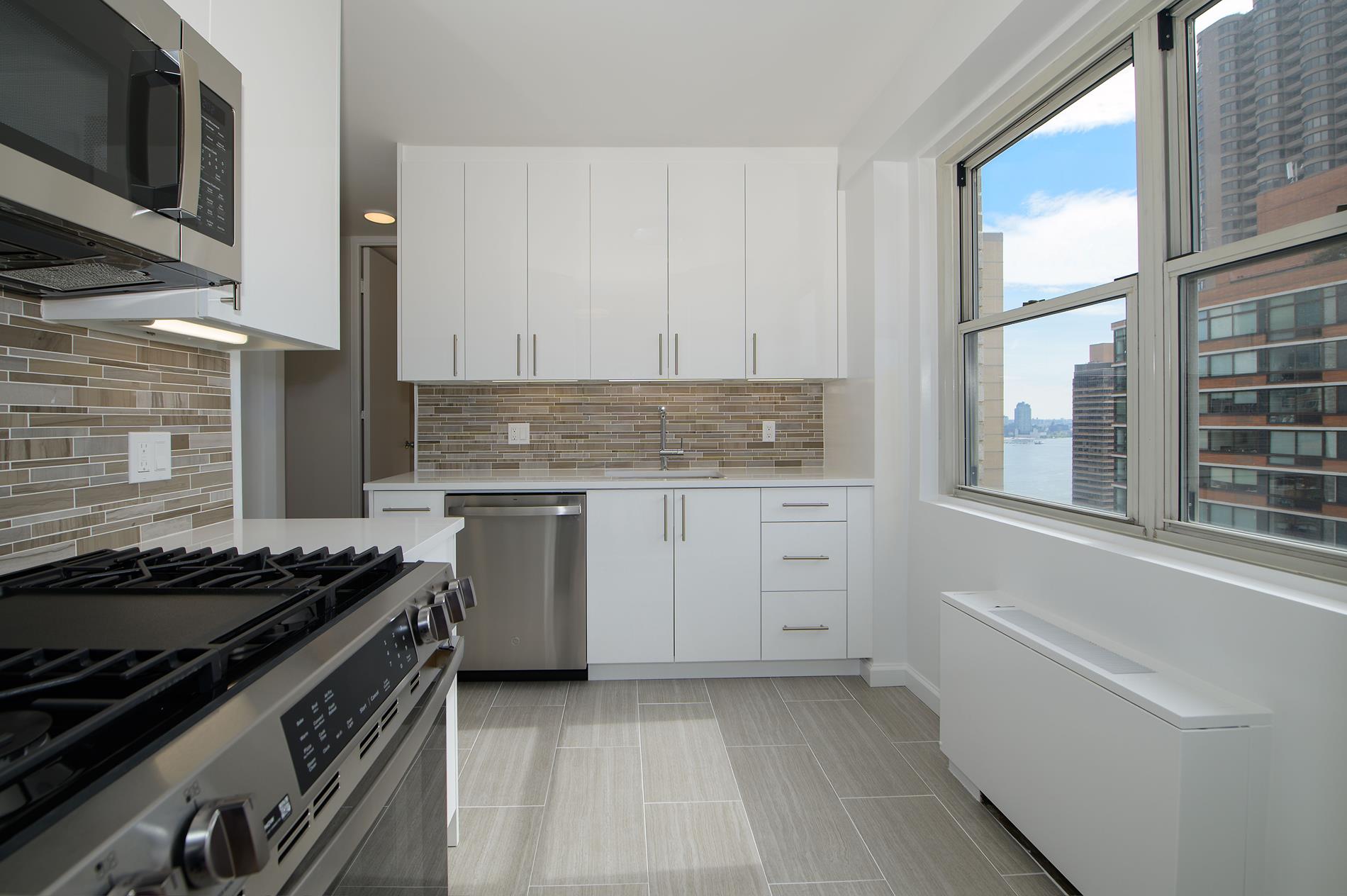 300 E 40th Street Unit 26-R — photo