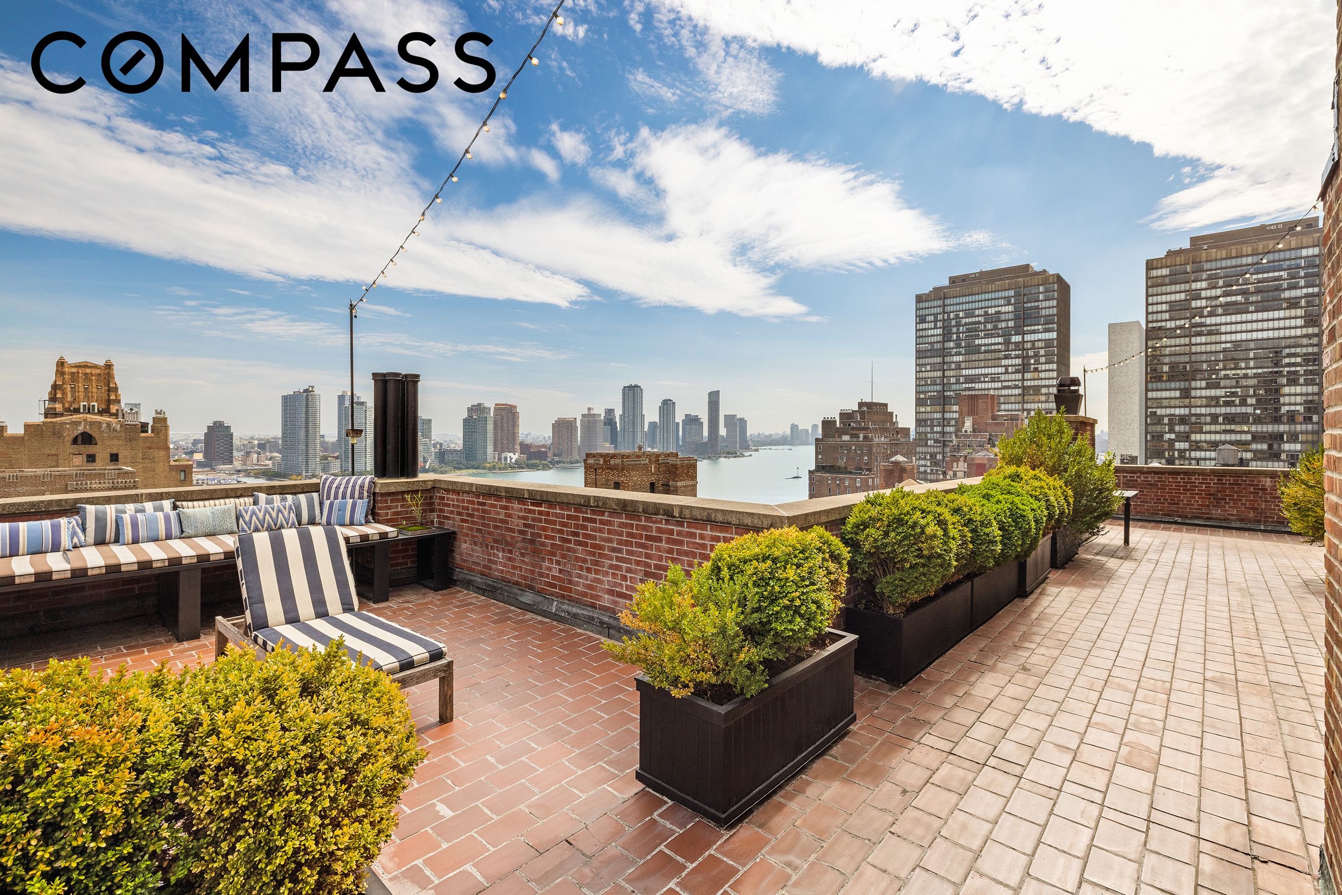 400 E 52nd Street Phtower — photo