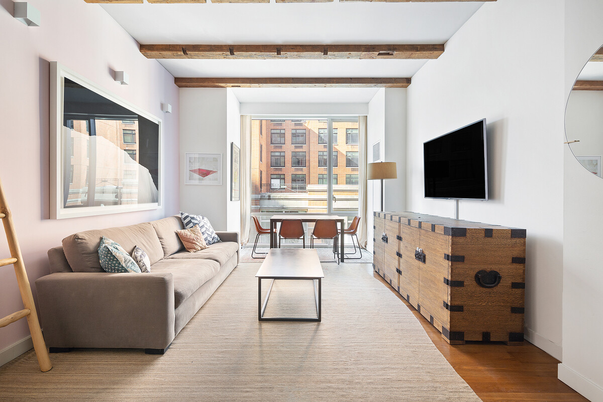 311 W Broadway Unit 4C — photo