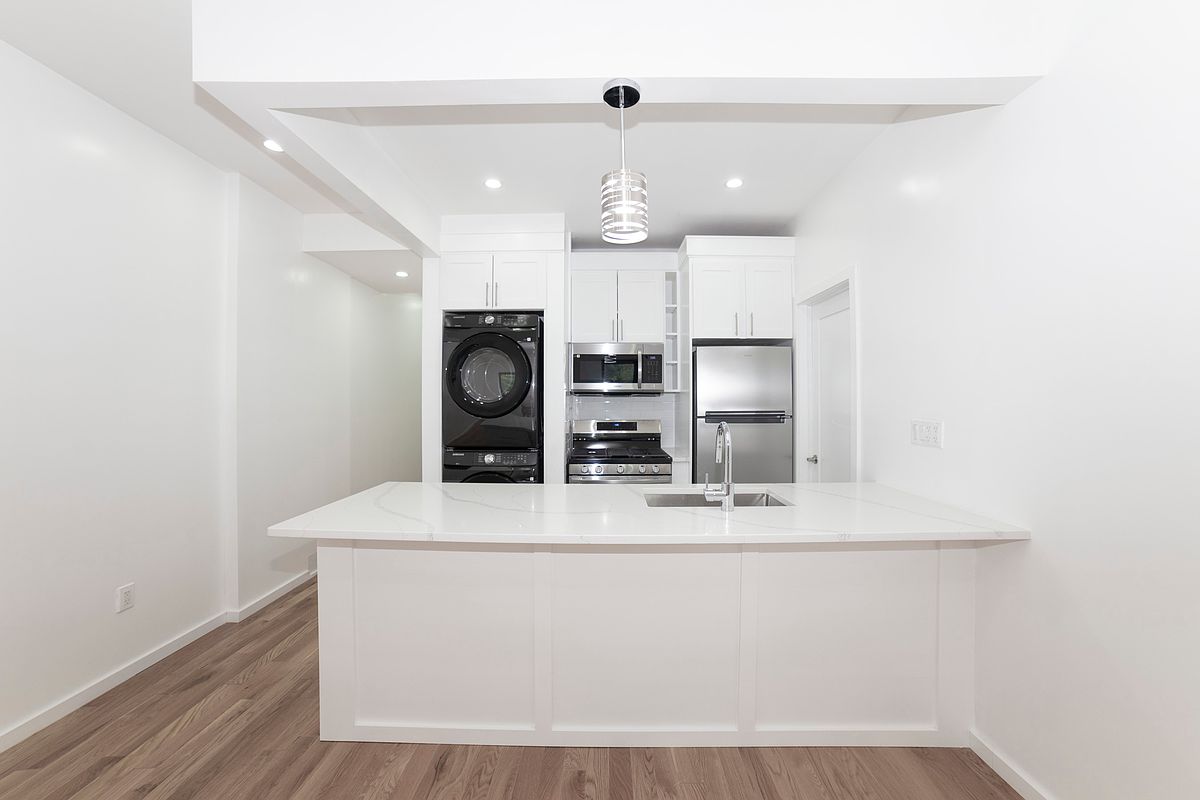 309 E Houston Street Unit 2-D — photo