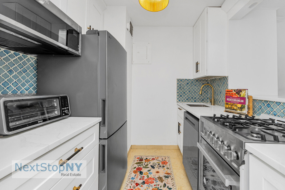 245 E 54th Street Unit 22C — photo