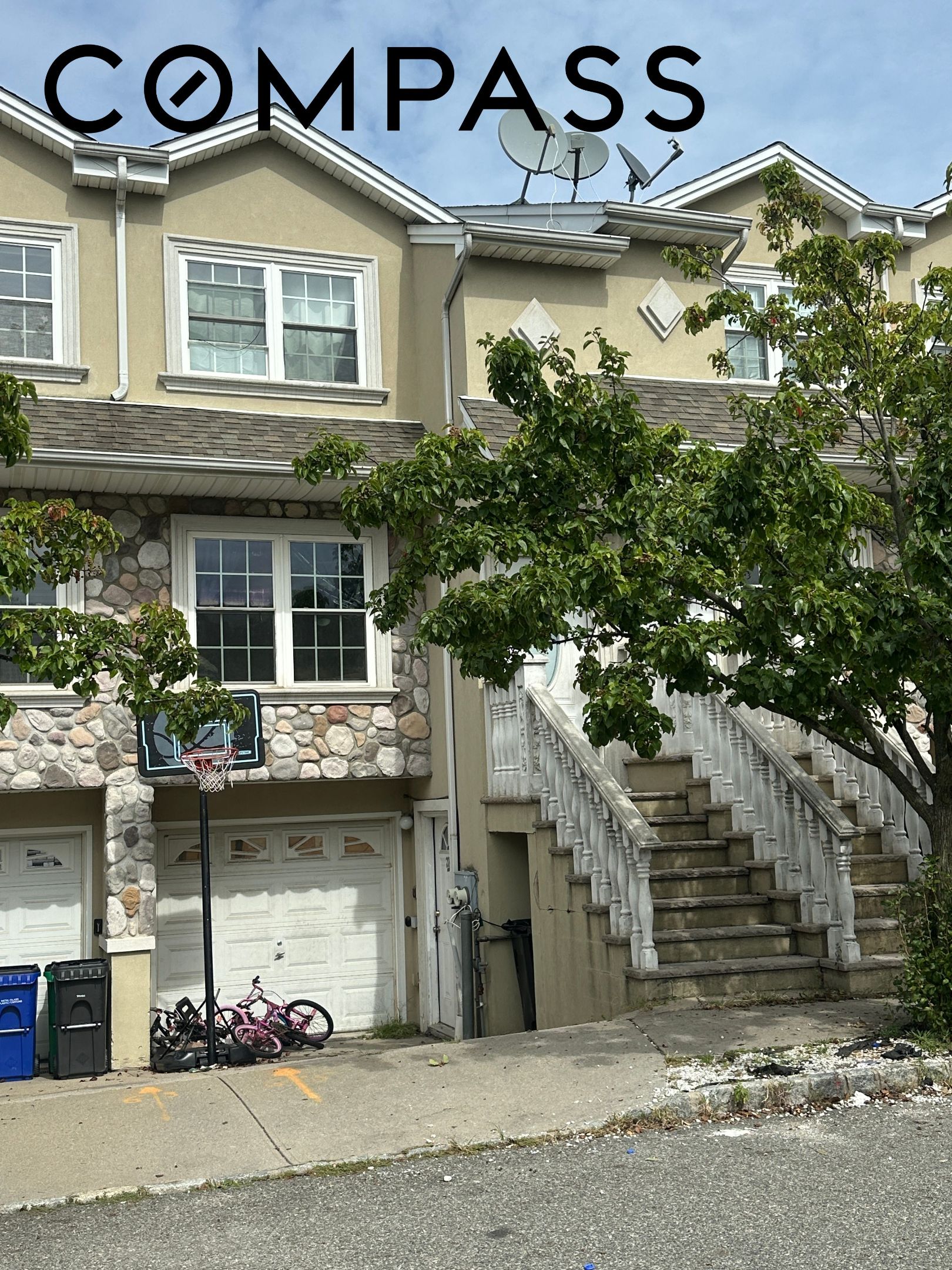 220 Dartmouth Loop — photo