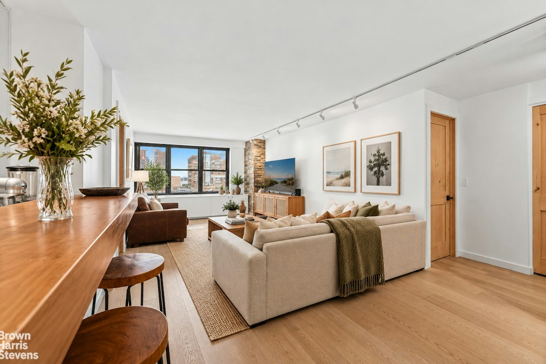 245 E 25th Street Unit 9C — photo