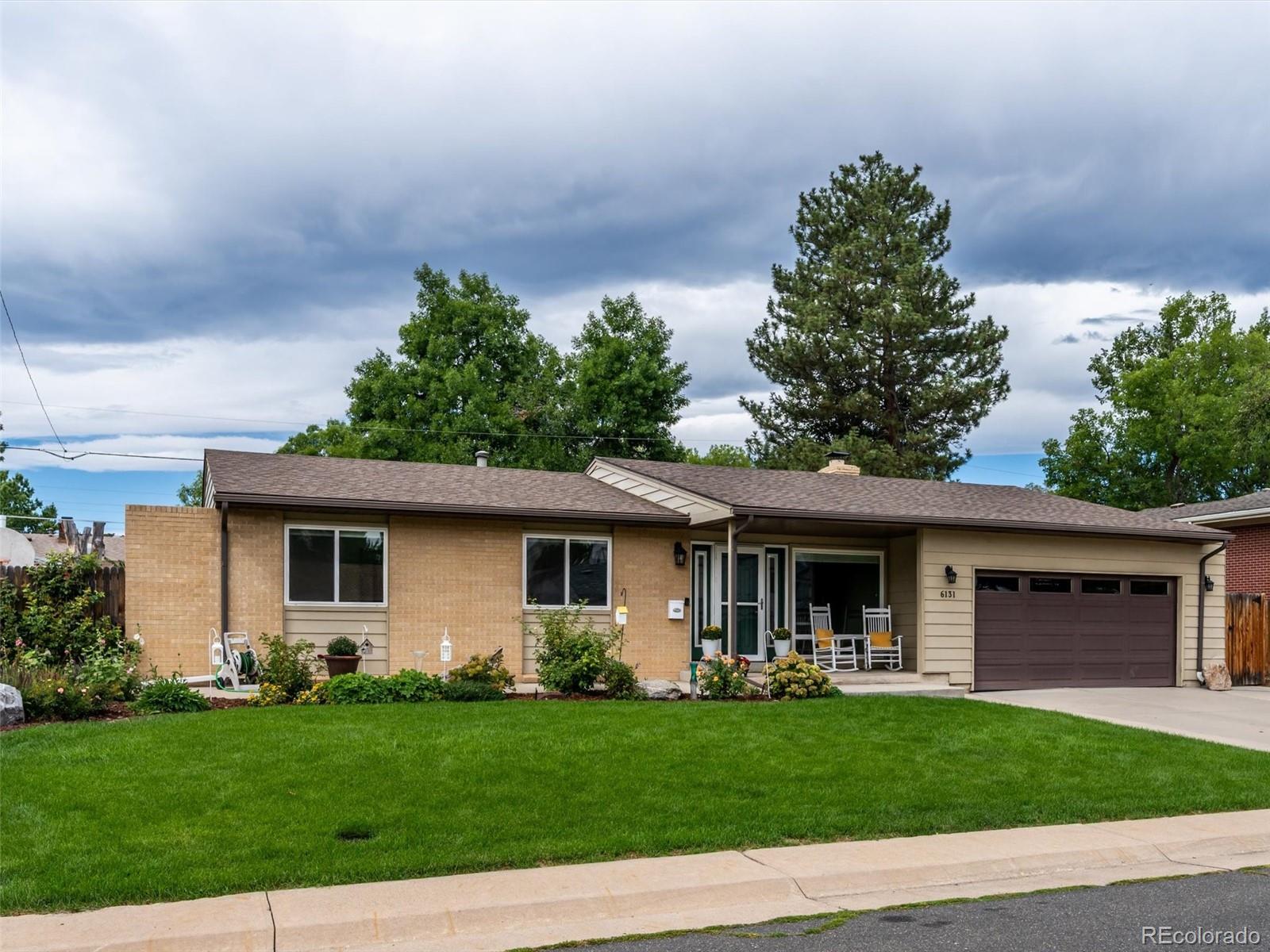 6131 Robb Street — photo