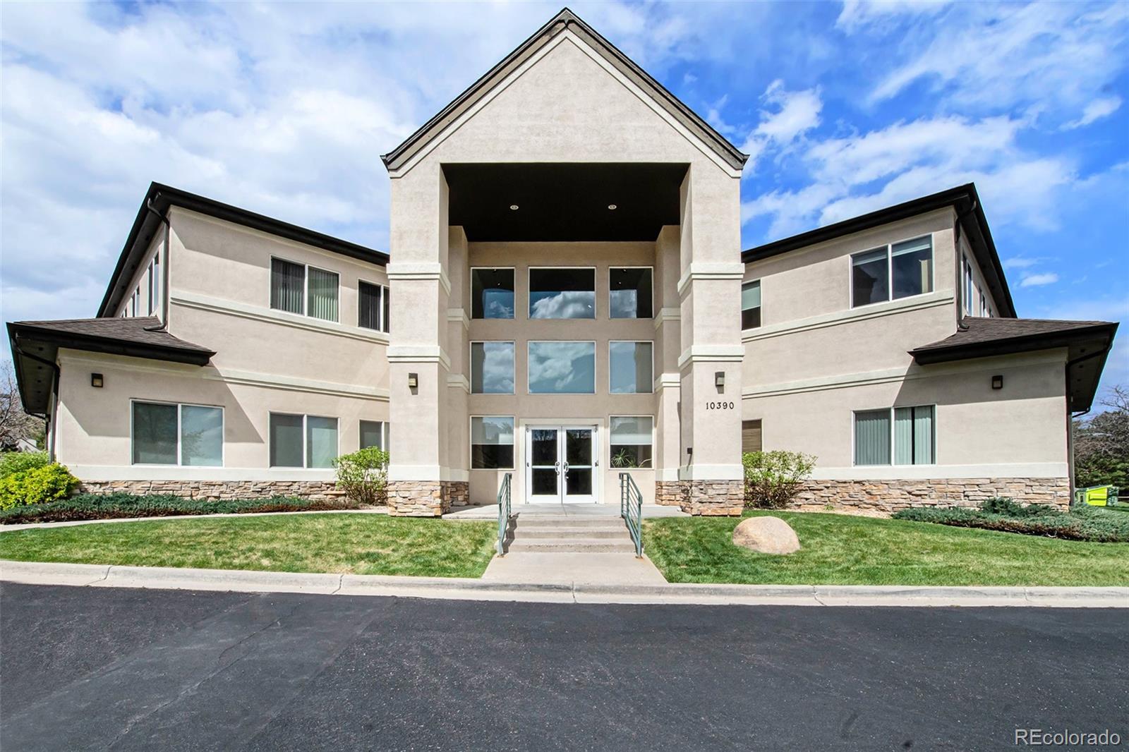 10390 Bradford Road — photo