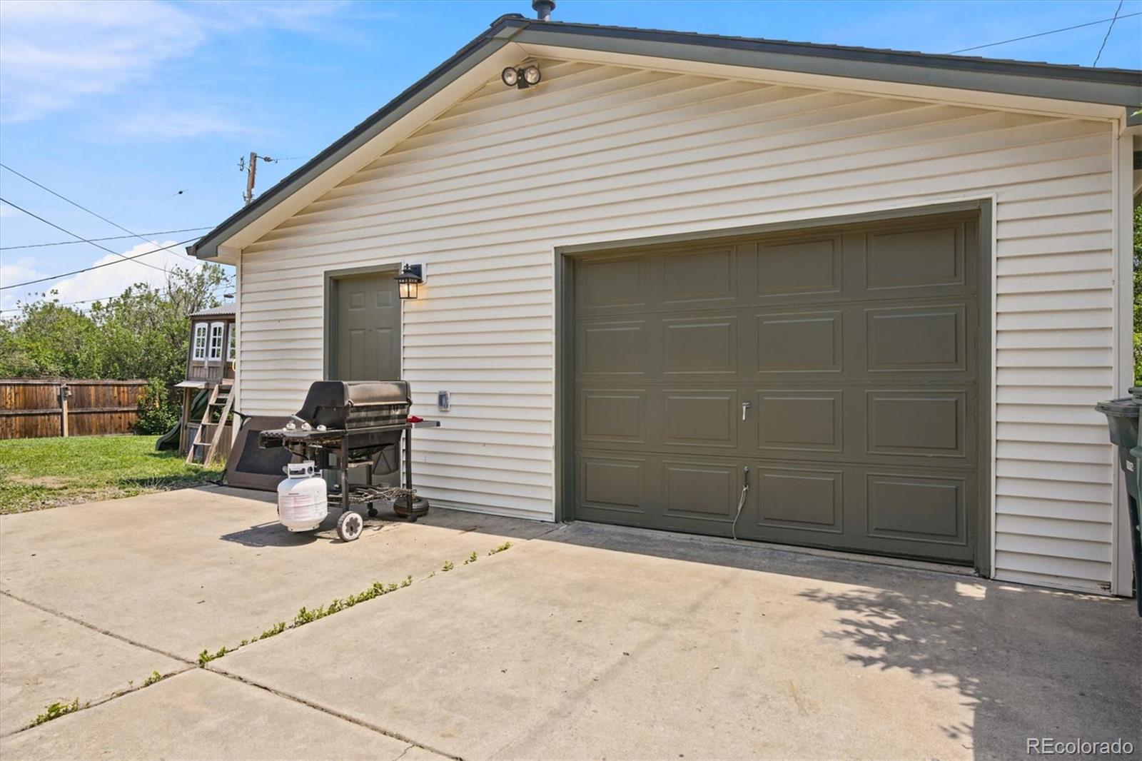 986 E 114th Place — photo