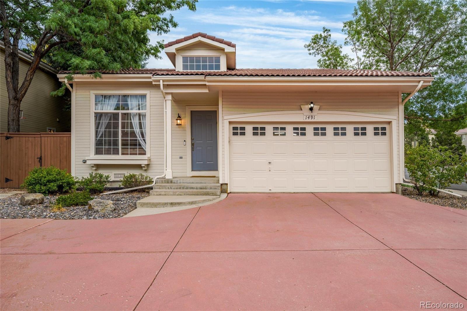 1491 Laurenwood Way — photo